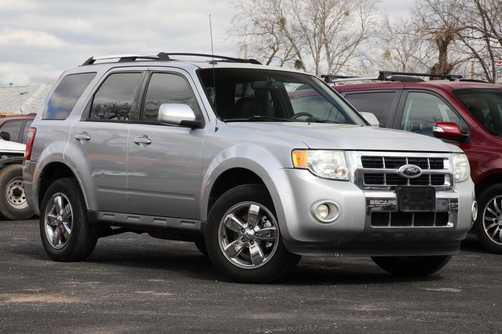 2012 SILVER FORD ESCAPE Limited FWD (1FMCU0EG2CK) with an 3.0L V6 DOHC 24V engine, 6-SPEED AUTOMATIC transmission, located at 420 E. Kingsbury St., Seguin, TX, 78155, (830) 401-0495, 29.581060, -97.961647 - Photo#0